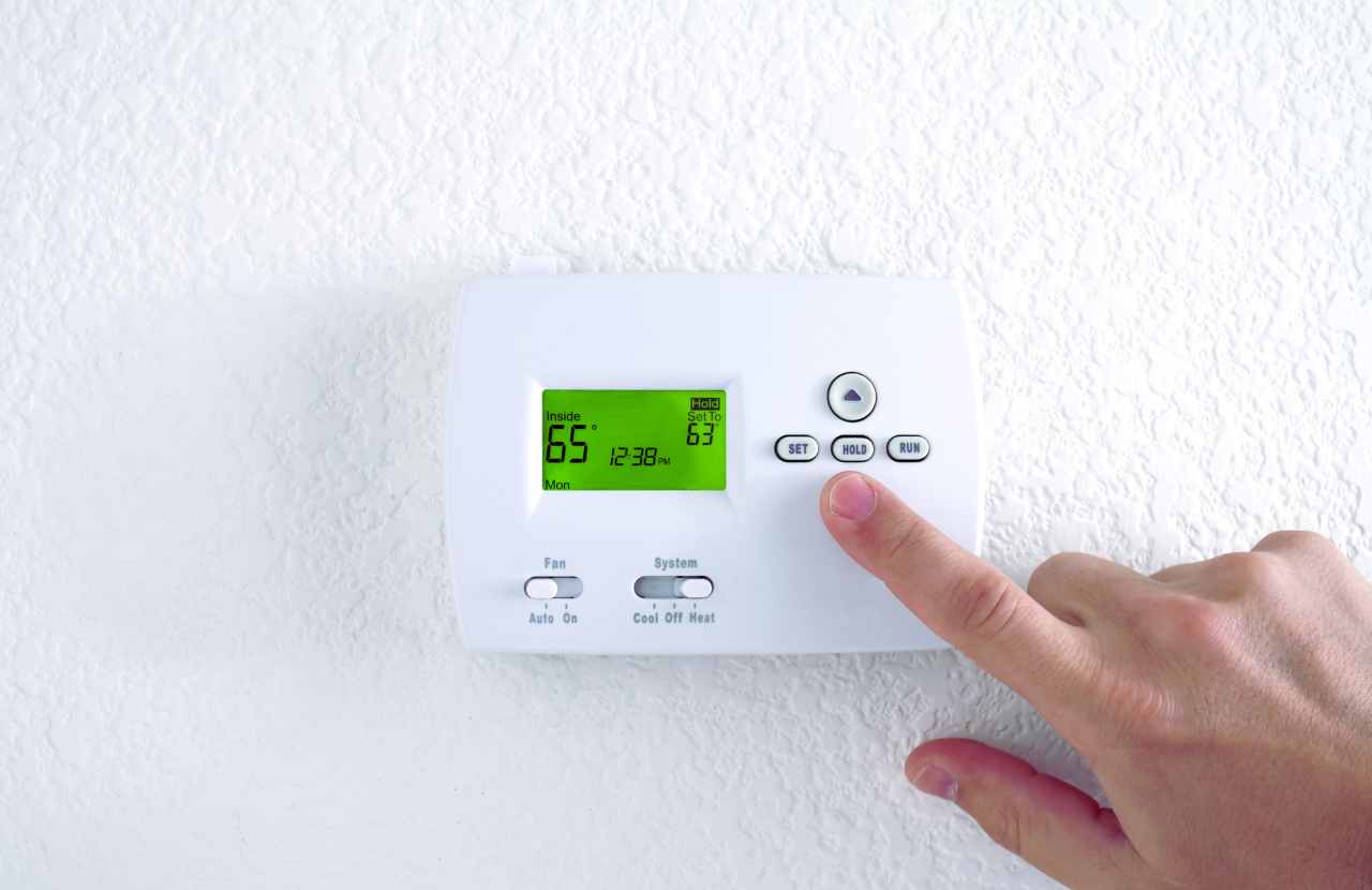 why does my vivint thermostat keep changing temperature